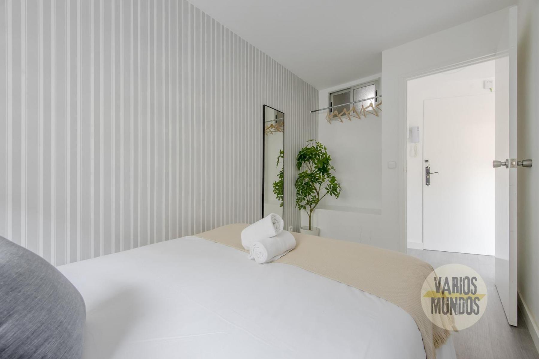 Atico Calle Silva Para 3Pax Con Terraza Esquina Con Gran Via E2 Madrid Luaran gambar